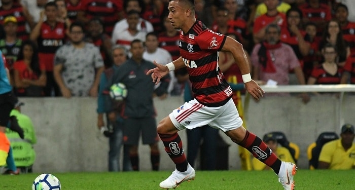 Chances perdidas e 36 minutos ao lado de Guerrero: como foi a estreia de Uribe no Fla