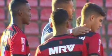 Chape faz gol relâmpago, mas Fla se recupera, busca a virada no fim e estreia com vitória na Taça BH