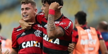 Com força da base, Flamengo bate Botafogo e se mantém na liderança