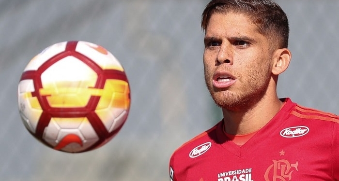 Líder em desarmes e qualidade na saída de bola: Cuéllar atinge status de intocável no Fla