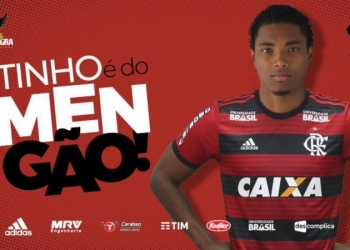 Flamengo anuncia a contratação do atacante Vitinho, que vestirá a camisa 14