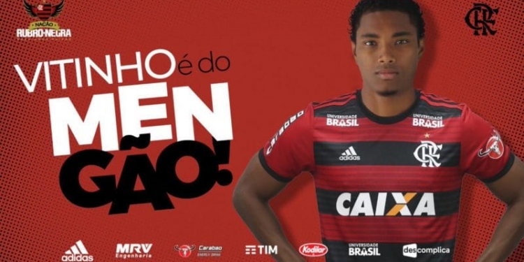 Flamengo anuncia a contratação do atacante Vitinho, que vestirá a camisa 14