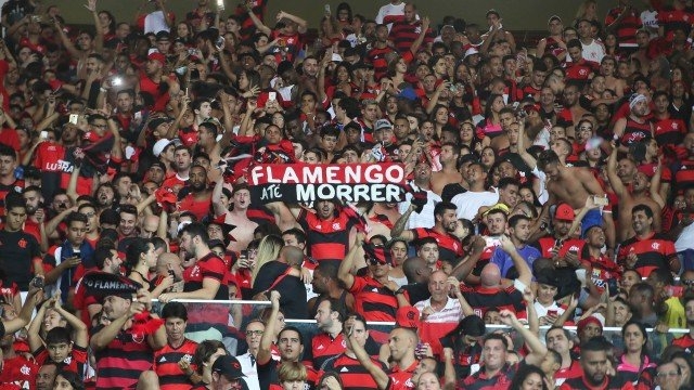 Fla defende liderança contra Sport e apresenta Vitinho em Maracanã lotado