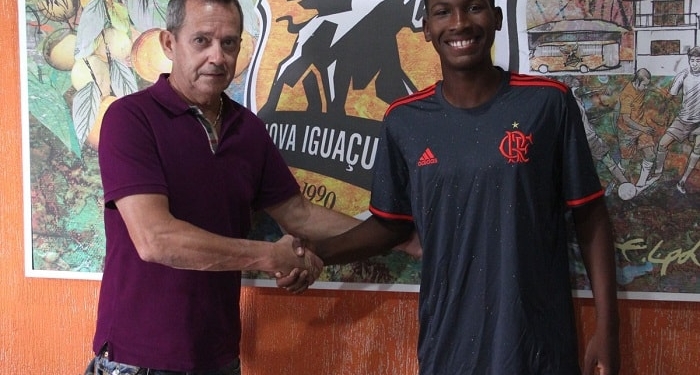 Flamengo acerta a contratação do atacante Weverton, de 16 anos, que estava no Nova Iguaçu