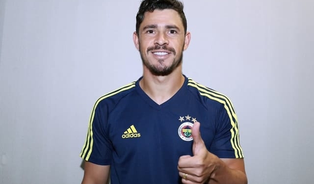 Flamengo está de olho em Giuliano, afirma site turco