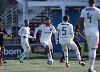 Flamengo vira para cima do Atlético-PR e estreia com vitória no Brasileiro sub-20