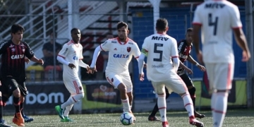 Flamengo vira para cima do Atlético-PR e estreia com vitória no Brasileiro sub-20