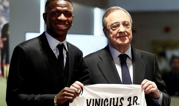 'Foi chamado para ser um dos grandes da nova era', diz Florentino Pérez sobre o Vinícius Jr