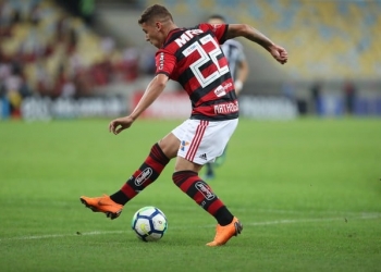 Savio endiabrado, movimentação e defesa protegida: por que o Fla venceu o clássico