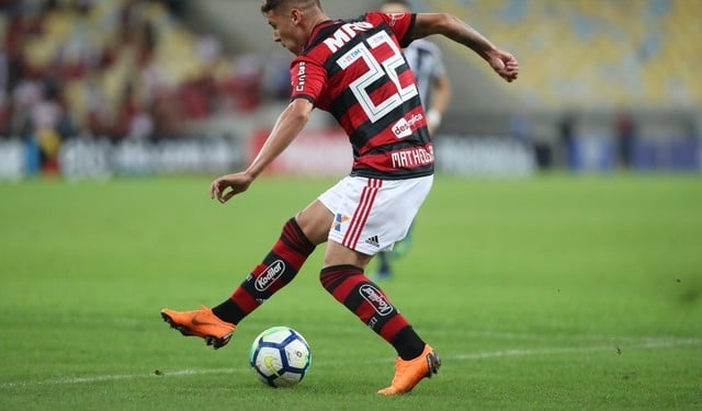 Savio endiabrado, movimentação e defesa protegida: por que o Fla venceu o clássico
