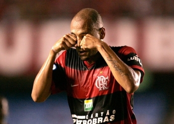 O adeus do Caveirão: aos 36 anos, Souza confirma aposentadoria dos gramados