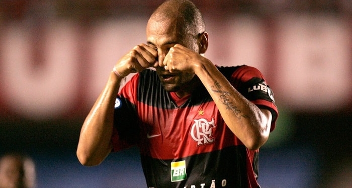 O adeus do Caveirão: aos 36 anos, Souza confirma aposentadoria dos gramados