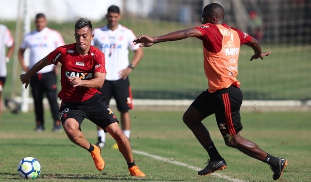 Uribe cumpre pré-temporada particular, e Fla quer vê-lo em ação contra o São Paulo