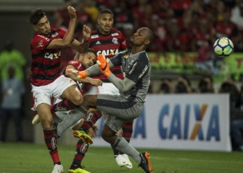 Flamengo vence Botafogo e mantém liderança do Brasileirão
