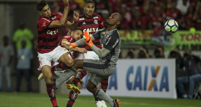 Flamengo vence Botafogo e mantém liderança do Brasileirão