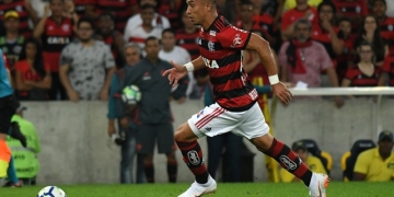 Barbieri treina com Uribe no lugar de Éverton Ribeiro para enfrentar Botafogo