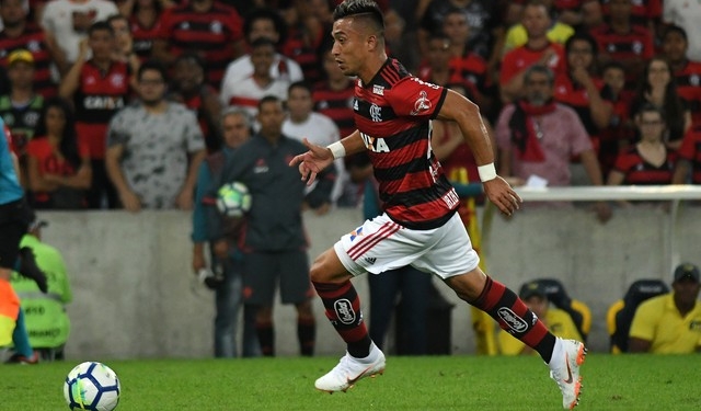 Barbieri treina com Uribe no lugar de Éverton Ribeiro para enfrentar Botafogo