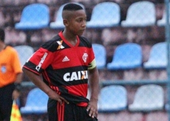 Flamengo se solidariza com jovem do Vasco, que faz tratamento para curar câncer ósseo