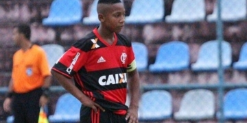 Flamengo se solidariza com jovem do Vasco, que faz tratamento para curar câncer ósseo