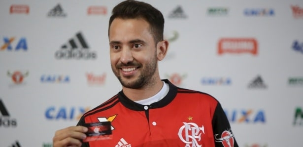 Com quase 170 mi gastos com reforços, Fla afirma seu poder com Vitinho