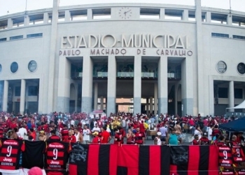 Santos tenta jogar contra o Fla no Pacaembu, mas não deve conseguir