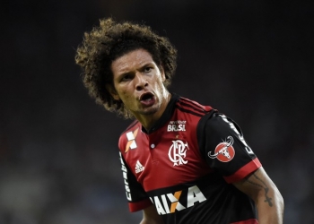 Flamengo negocia com Olympiacos e reabre conversas para venda de Willian Arão