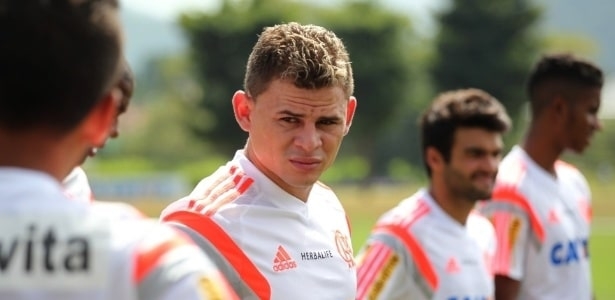 Jonas é oficializado no Al-Ittihad e se despede do Flamengo: 'Novo desafio'