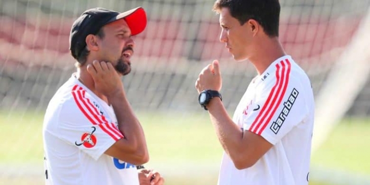 Dos desafios à sinergia com a base: Mauricio Souza forma boa parceria com Barbieri no Flamengo