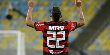 Do San Lorenzo ao Botafogo: Savio dribla desconfiança com golaço após 430 dias