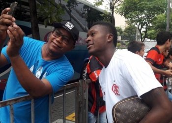 Efeito Vinicius: paciência é exemplo para Fla confiar em sucesso de Marlos Moreno