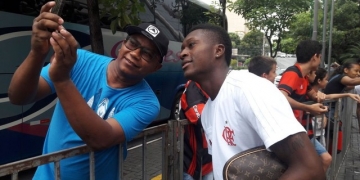 Efeito Vinicius: paciência é exemplo para Fla confiar em sucesso de Marlos Moreno