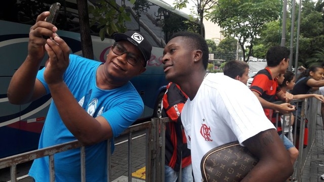 Efeito Vinicius: paciência é exemplo para Fla confiar em sucesso de Marlos Moreno
