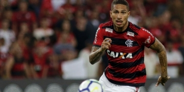Com dores na coxa, Guerrero não viaja e desfalca o Fla contra o Grêmio