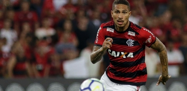 Com dores na coxa, Guerrero não viaja e desfalca o Fla contra o Grêmio