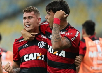 Zinho exalta Sávio em vitória do Fla: "Era carta fora do baralho e resolveu"