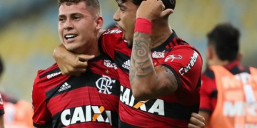 Zinho exalta Sávio em vitória do Fla: "Era carta fora do baralho e resolveu"