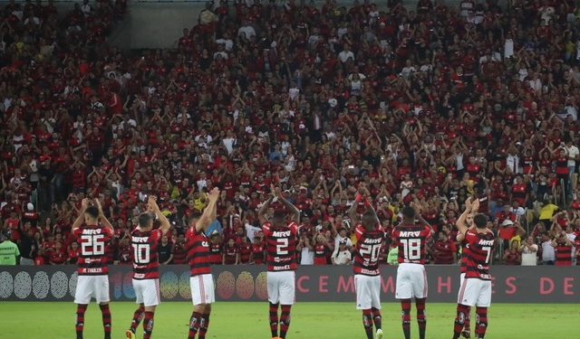 A nove dias da volta do Brasileiro, torcida compra 16,5 mil pacotes de jogos do Fla