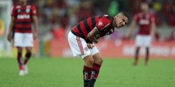 Análise: Desconectado, Guerrero não ajuda e agora atrapalha o Flamengo