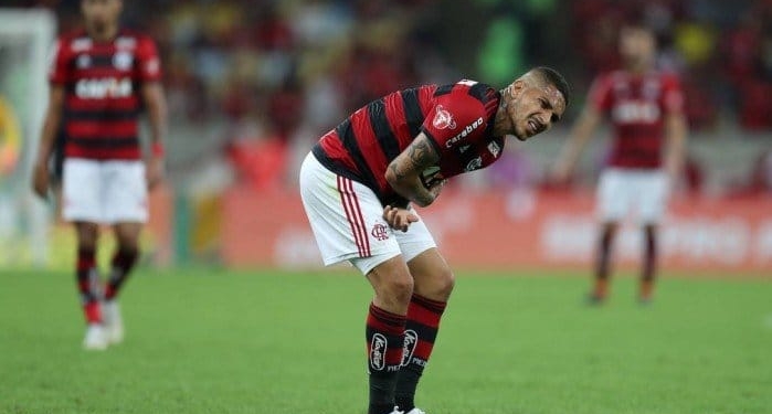 Análise: Desconectado, Guerrero não ajuda e agora atrapalha o Flamengo