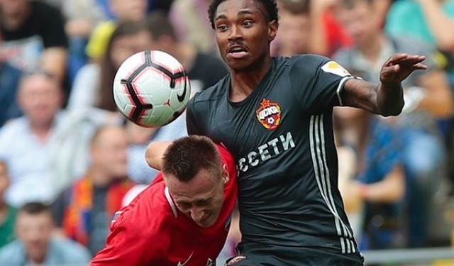 Vitinho nega ter deixado estádio antes de companheiros após amistoso do CSKA