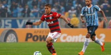 Cuéllar revela que chega mais cedo aos treinos e exalta coletivo do Fla