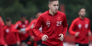 Piris da Motta pode 'fechar' o lado esquerdo do Fla, frágil após a Copa