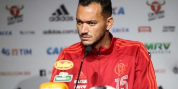 Zagueiro Réver pede Flamengo focado em 'episódio repetido'