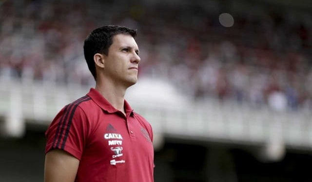 Barbieri explica recuo após perder Cuéllar por expulsão: "Tínhamos que nos precaver"