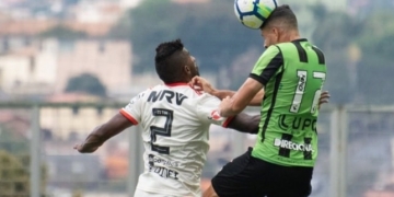 Bolas aéreas têm sido dor de cabeça para sistema defensivo do Fla