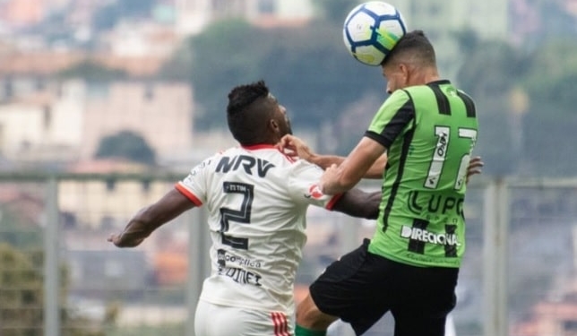 Bolas aéreas têm sido dor de cabeça para sistema defensivo do Fla