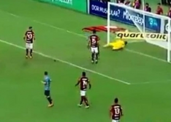 Defesa de Diego Alves, do Fla, contra o Cruzeiro é comparada à de Gordon Banks, na Copa de 70