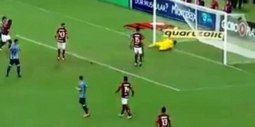 Defesa de Diego Alves, do Fla, contra o Cruzeiro é comparada à de Gordon Banks, na Copa de 70