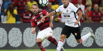 Destaque do jogo, Everton Ribeiro elogia comprometimento tático do time em campo