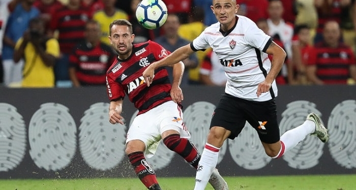 Destaque do jogo, Everton Ribeiro elogia comprometimento tático do time em campo